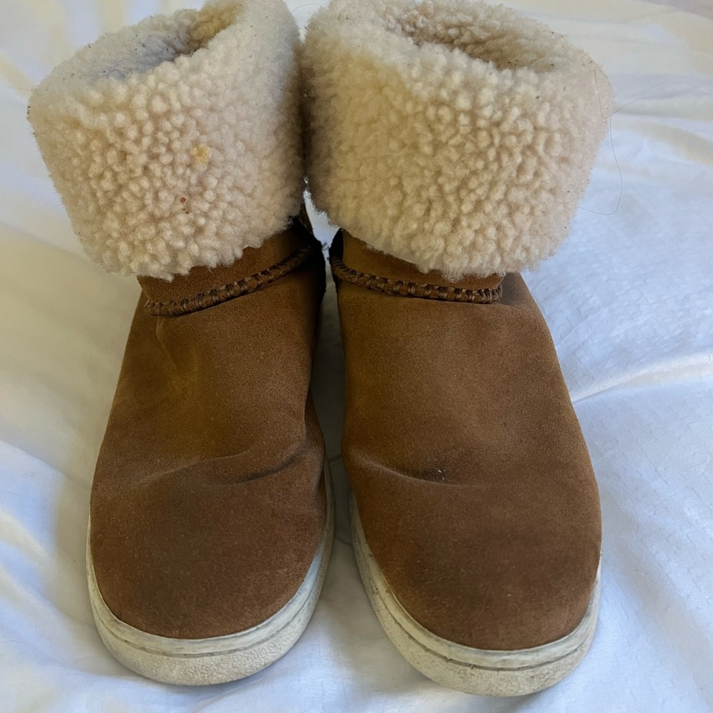 Chestnut brown fuzzy uggs